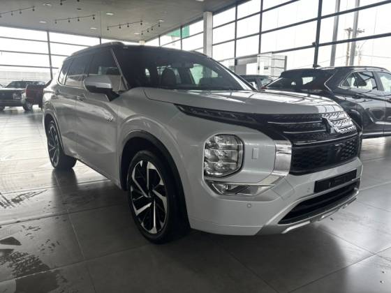 MITSUBISHI OUTLANDER 2.4 PHEV SIGNATURE S-AWC DHT MITSUBISHI OUTLANDER 2.4 PHEV SIGNATURE S-AWC DHT